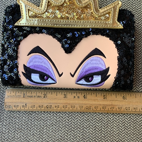 Loungefly Disney Snow White Evil Queen Sequin Cosplay Zip Around Wallet - Picture 14 of 16